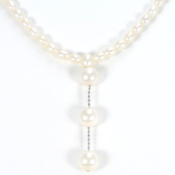 K18 White Gold Pearl Necklace in Excellent Condition