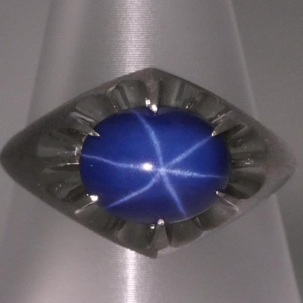 K14 White Gold Star Sapphire Ring in Excellent Condition