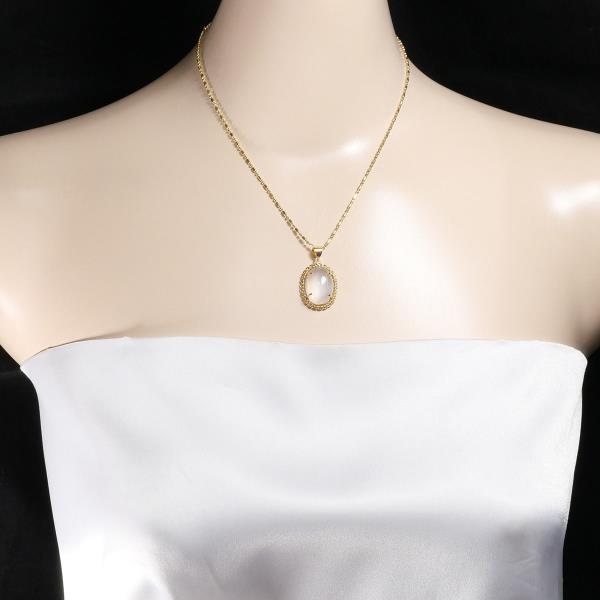 K18 Yellow Gold Moonstone Necklace in Excellent Condition