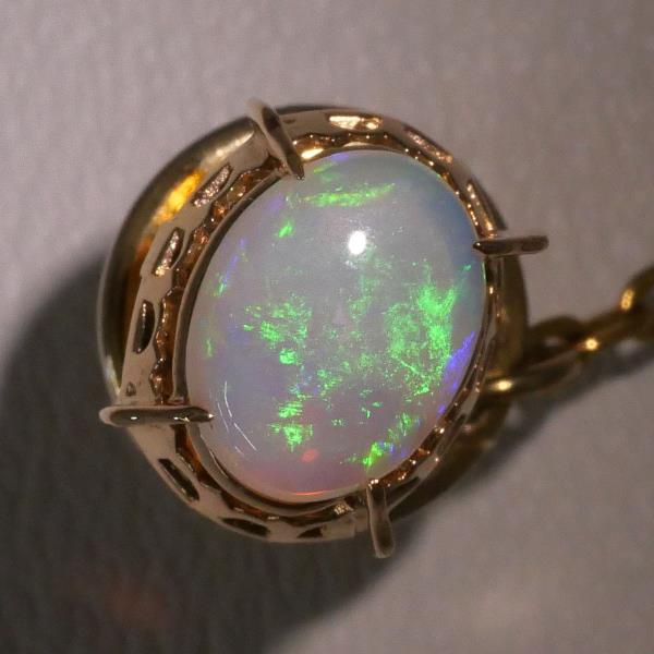 K18 Yellow Gold Opal Pin Brooch in Excellent Condition