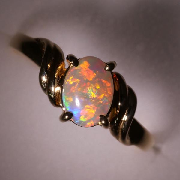 18K Yellow Gold Opal Ring Size 13.5