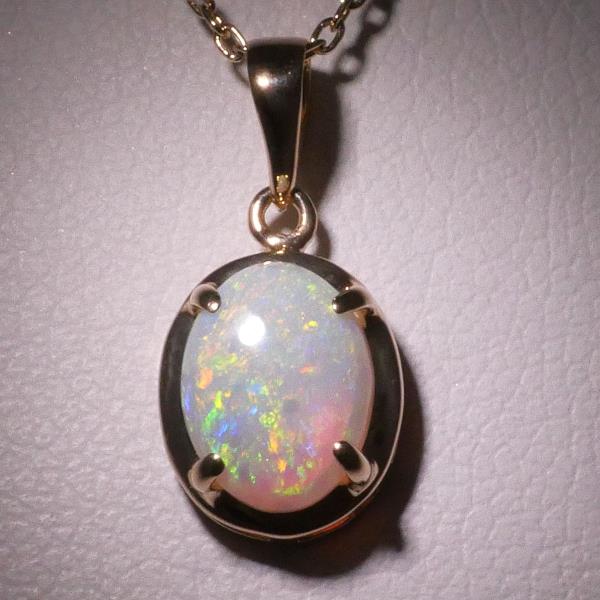 14K Yellow Gold Opal Necklace in Excellent Condition