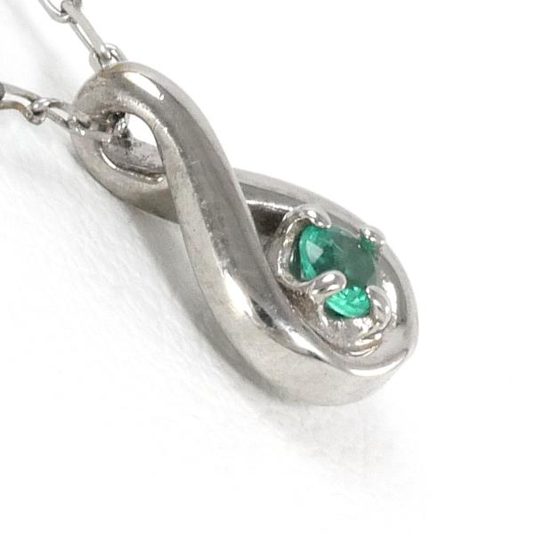 4℃ K10 White Gold Emerald Diamond Necklace in Pristine Condition