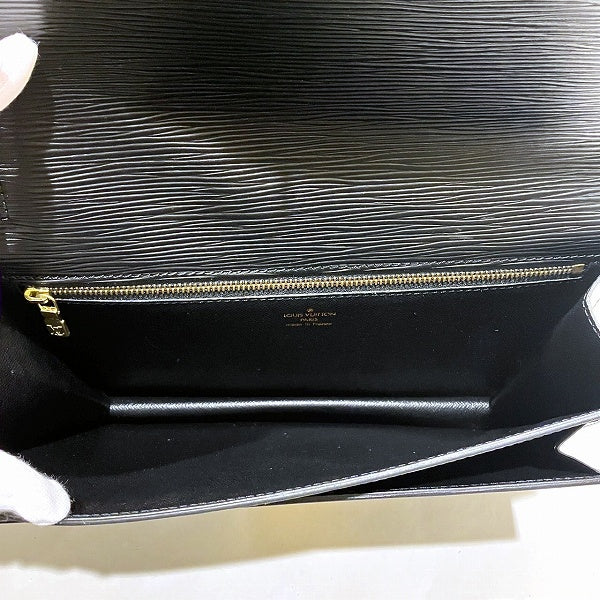 Louis Vuitton Epi Pochette Dragonne Clutch M52612 in Good Condition