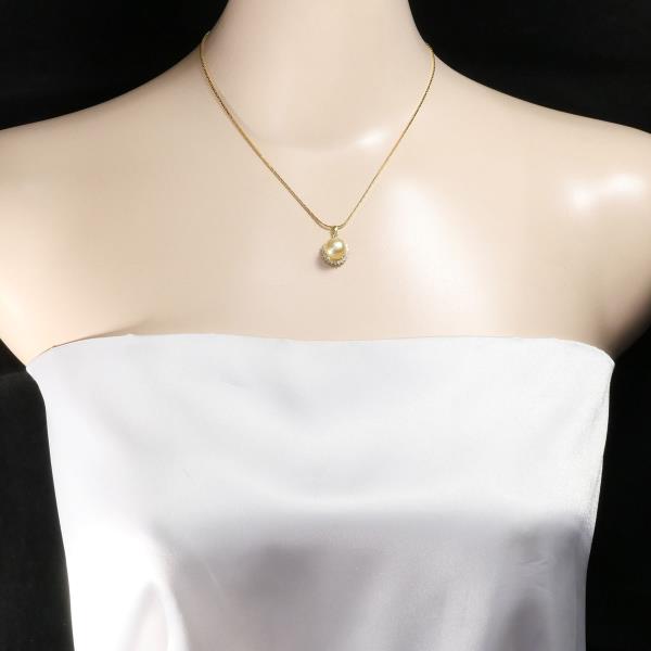 K18 Yellow Gold Necklace with Pearl and Diamond in Excellent Condition