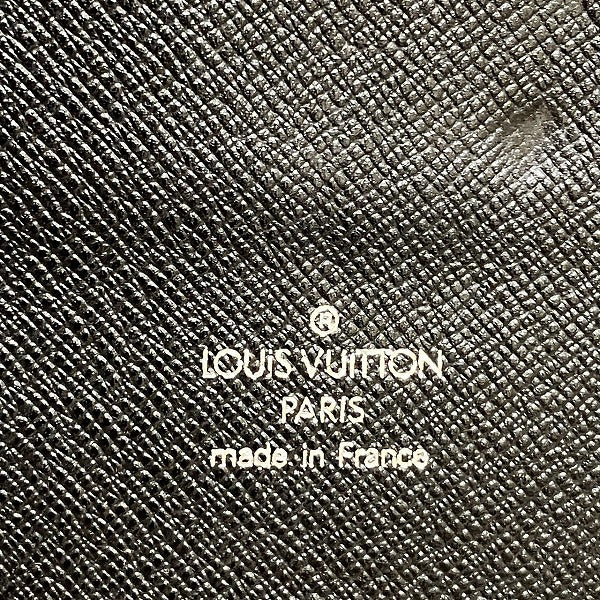 Louis Vuitton Taiga Organizer Atoll Clutch M30652 in Good Condition