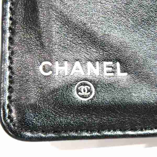 Chanel Camellia Patent Makeup Palette Wallet in Good Condition