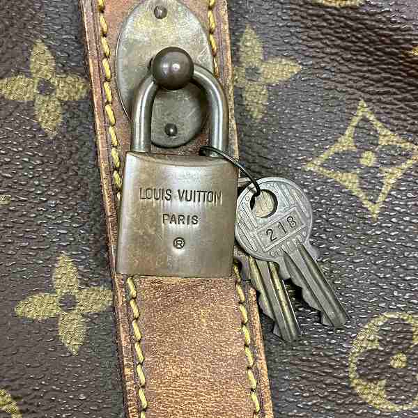 Louis Vuitton Monogram Keepall Bandouliere 50 Bag in Fair Condition