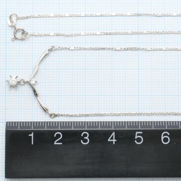 18K White Gold Zirconia Necklace in Pristine Condition