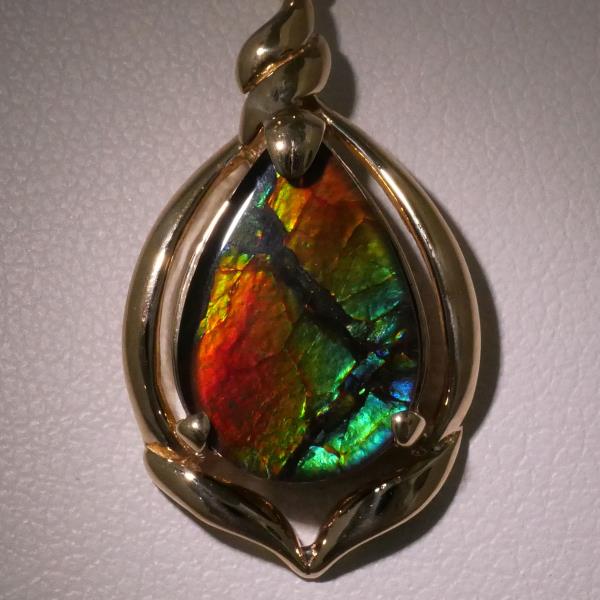 14K Yellow Gold Necklace Ammolite 6.0g 42cm in Excellent Condition