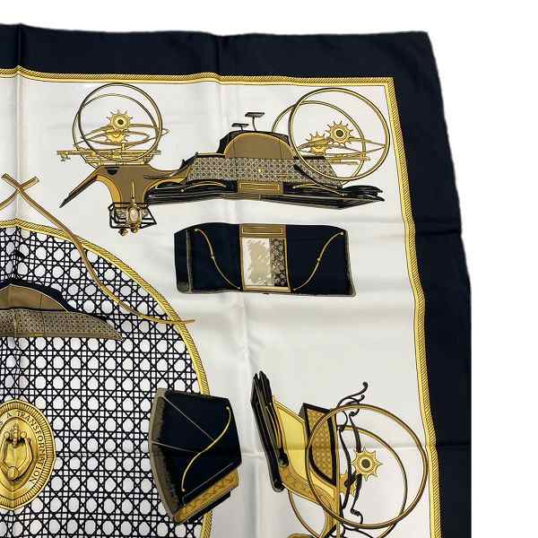 Hermes Silk Scarf Carriage Design in Good Condition