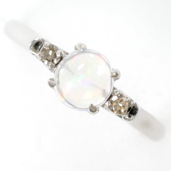 K14 White Gold Opal Ring in Excellent Condition