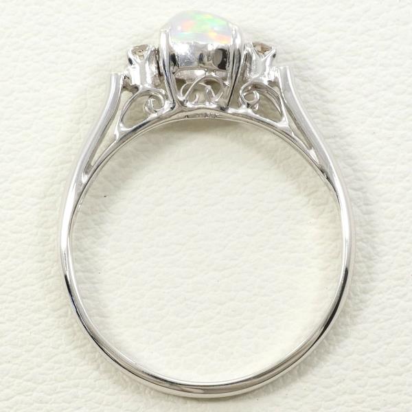 K14 White Gold Opal Ring in Excellent Condition