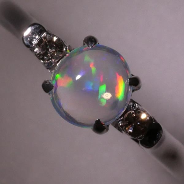 K14 White Gold Opal Ring in Excellent Condition