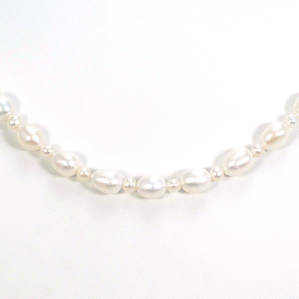 K18 Yellow Gold Pearl Necklace in Excellent Condition