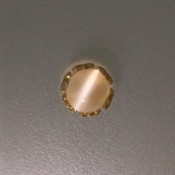 K18 Yellow Gold Moonstone Earrings in Excellent Condition