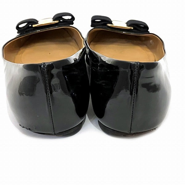 Salvatore Ferragamo Vara Black Patent Leather Pumps in Good Condition