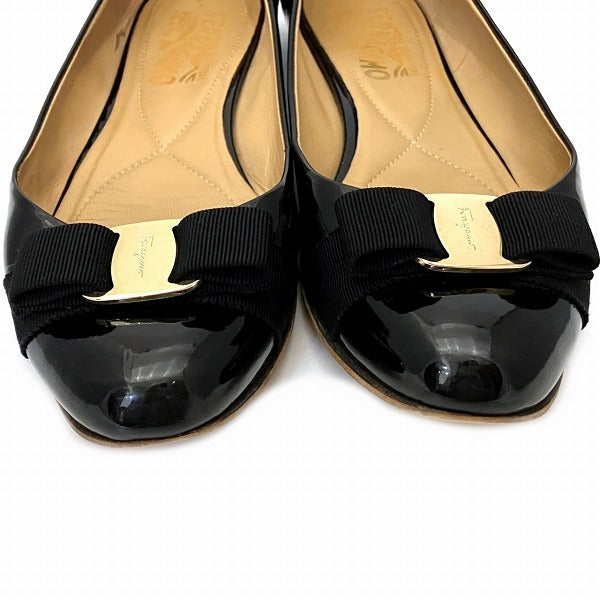 Salvatore Ferragamo Vara Black Patent Leather Pumps in Good Condition