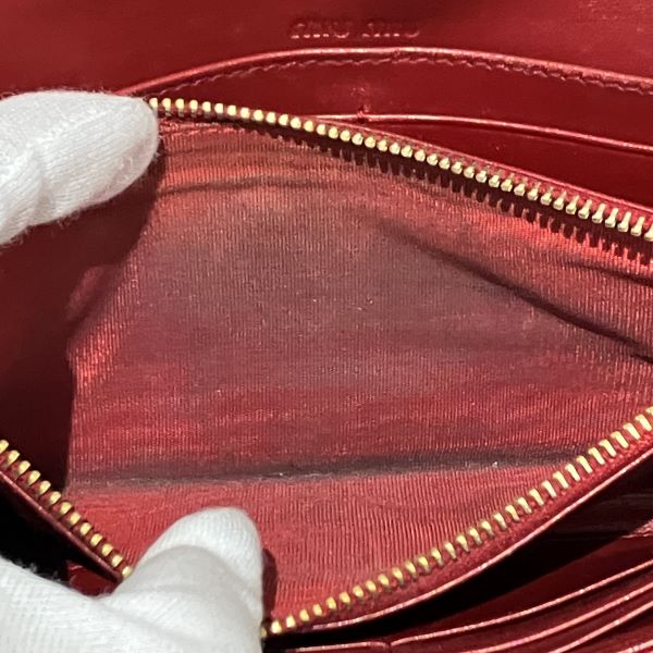 Miu Miu Red Leather Bifold Wallet in Good Condition