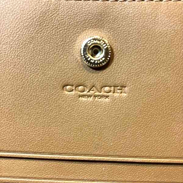 Coach Leather Snap Wallet C2862 in Good Condition