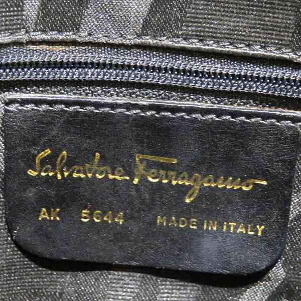 Salvatore Ferragamo Gancini Shoulder Bag AK5644