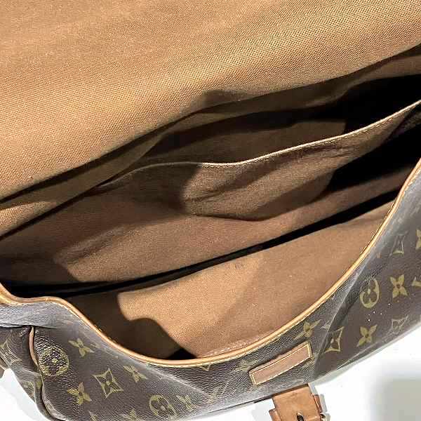 Louis Vuitton Monogram Saumur 30 Shoulder Bag M42256 in Fair Condition