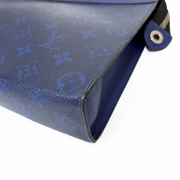 Louis Vuitton Taigarama Pochette Voyage MM Clutch M30423