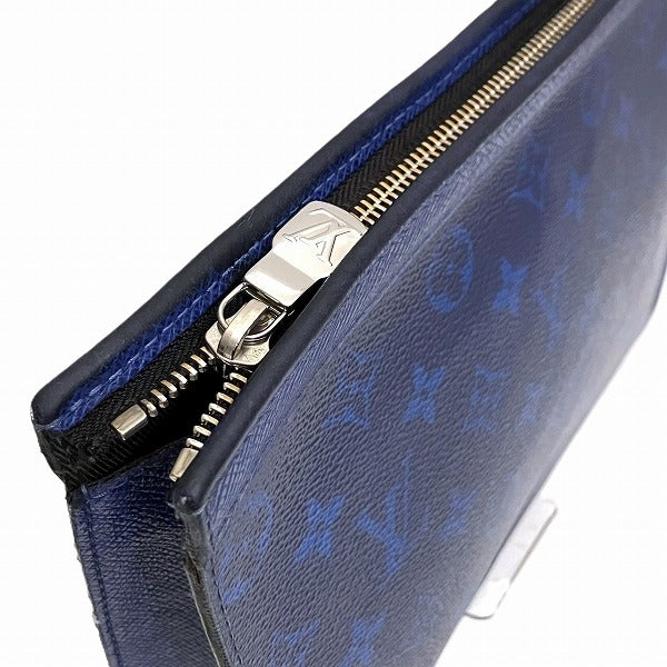 Louis Vuitton Taigarama Pochette Voyage MM Clutch M30423