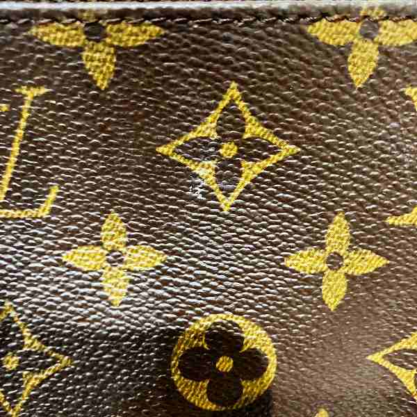 Louis Vuitton Monogram Pochette Accessoires Handbag in Good Condition