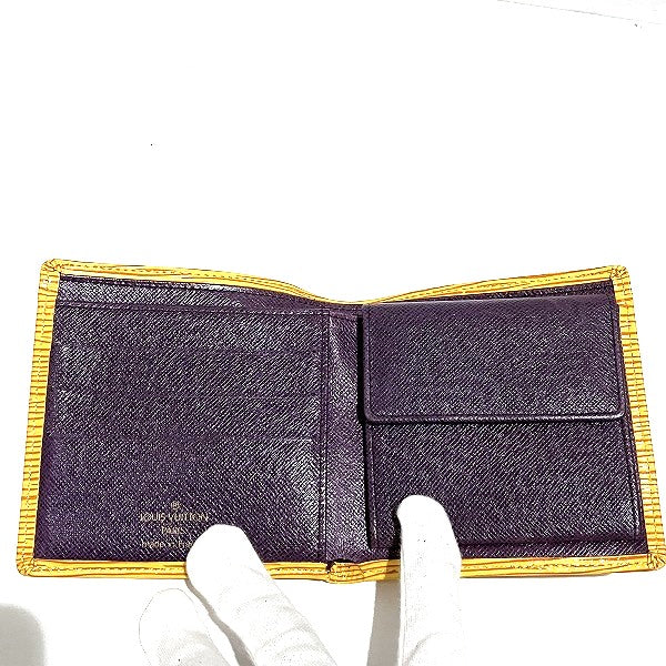 Louis Vuitton Epi Leather Bifold Wallet M63549 in Good Condition