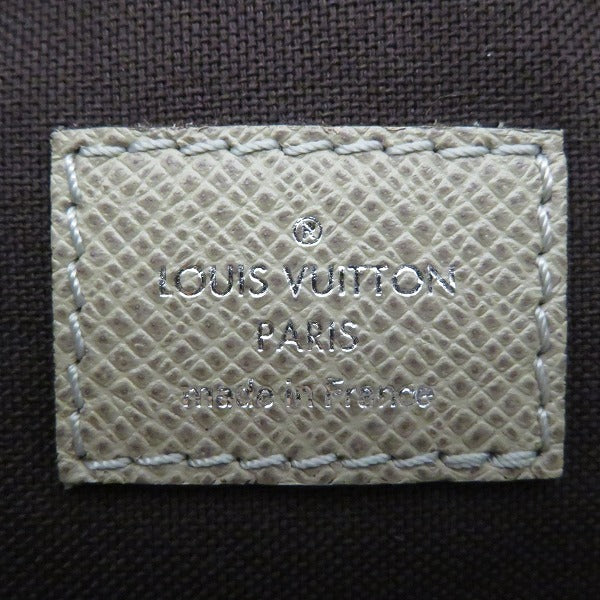 Louis Vuitton Taiga Sasha Shoulder Bag M32628