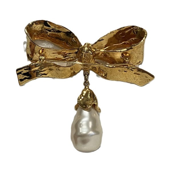 Yves Saint Laurent Gold Ribbon Pearl Brooch in Good Condition