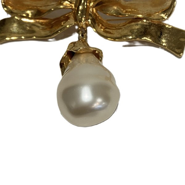 Yves Saint Laurent Gold Ribbon Pearl Brooch in Good Condition