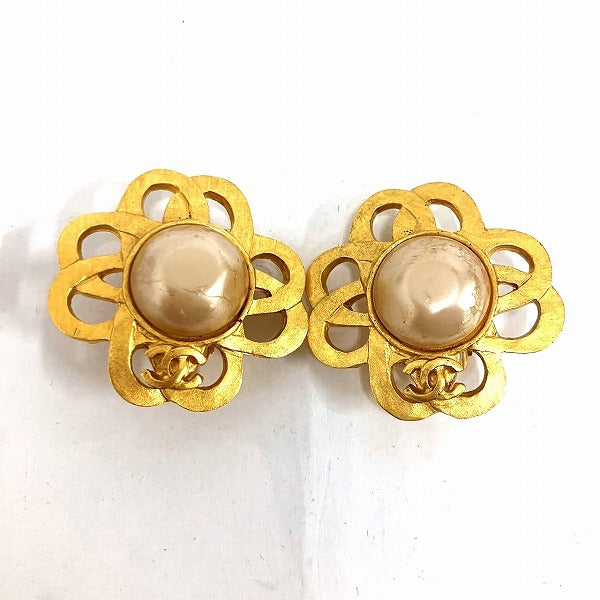 Chanel Coco Mark Earrings Clip-on in Good Condition