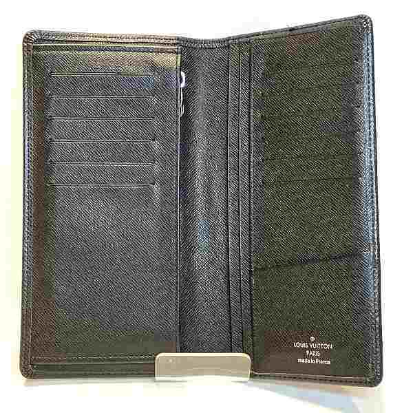 Louis Vuitton Taiga Leather Bifold Wallet M31008 in Good Condition