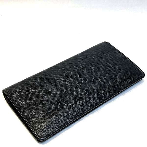 Louis Vuitton Taiga Leather Bifold Wallet M31008 in Good Condition