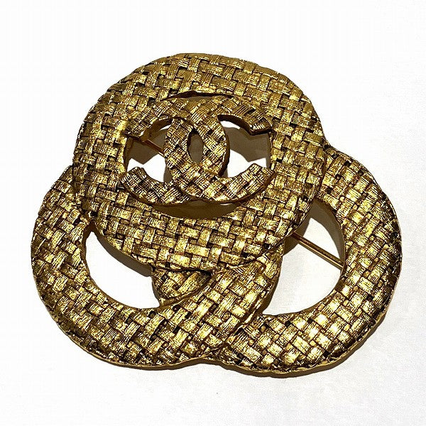 Chanel Circle Brooch Gold for Women in Good Condition