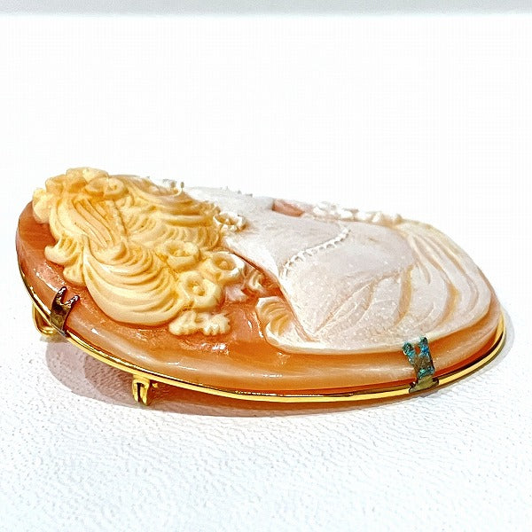 Shell Cameo Brooch Pendant Top in Good Condition