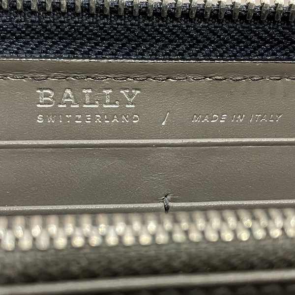 Bally Leather Navy Round Zipper Long Wallet in Good Condition