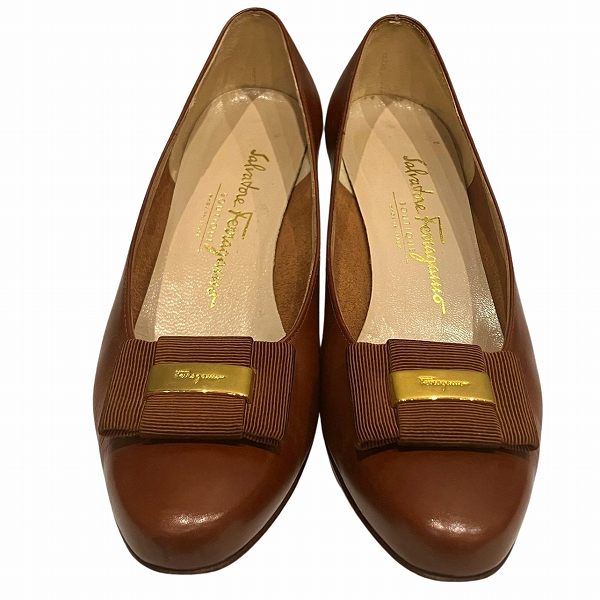 Salvatore Ferragamo Vara Ribbon Leather Pumps 6 1/2 in Good Condition