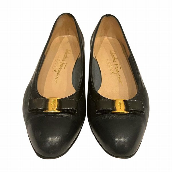 Salvatore Ferragamo Vara Ribbon Leather Pumps 6 1/2 in Good Condition