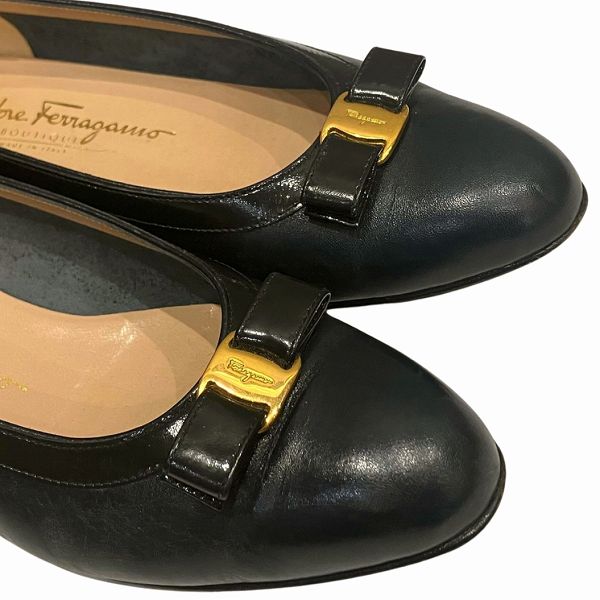 Salvatore Ferragamo Vara Ribbon Leather Pumps 6 1/2 in Good Condition