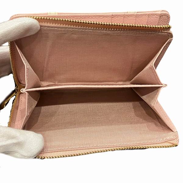 Samantha Thavasa Leather Trotter Case Bifold Wallet in Good Condition