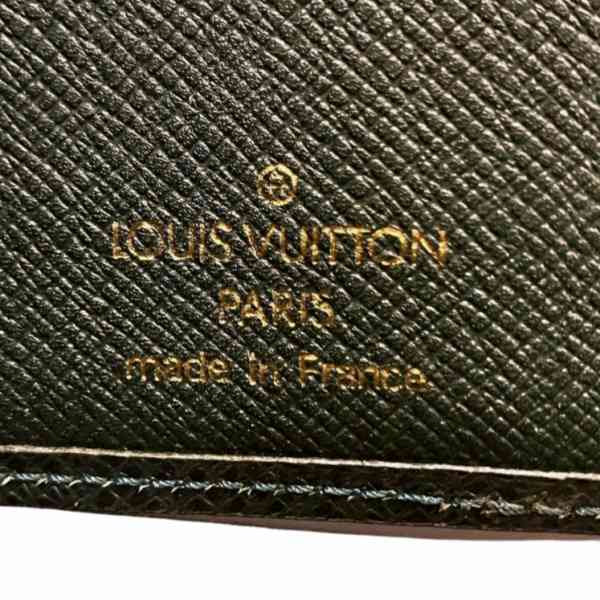 Louis Vuitton Taiga Leather Card Holder M30514 in Fair Condition