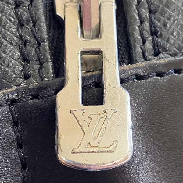 Louis Vuitton Taiga Reporter PM Shoulder Bag