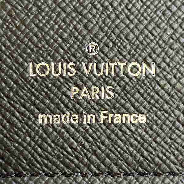 Louis Vuitton Taiga Portefeuille Plaza Wallet in Great Condition