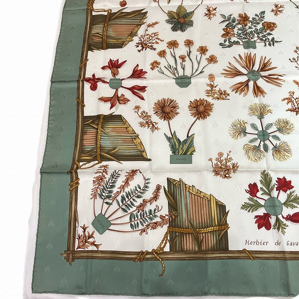 Hermes 100% Silk 90cm Carre 90 Gavarnie Pressed Flower Scarf in Great Condition