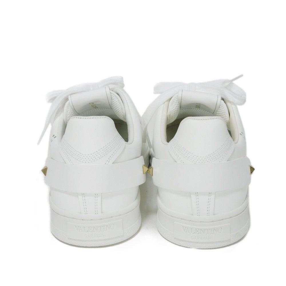 Valentino V Logo Low Top Sneakers 2YDS0C04