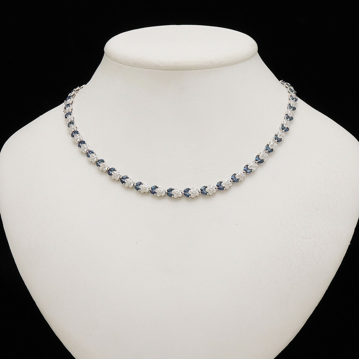 K18WG White Gold Diamond Sapphire Necklace