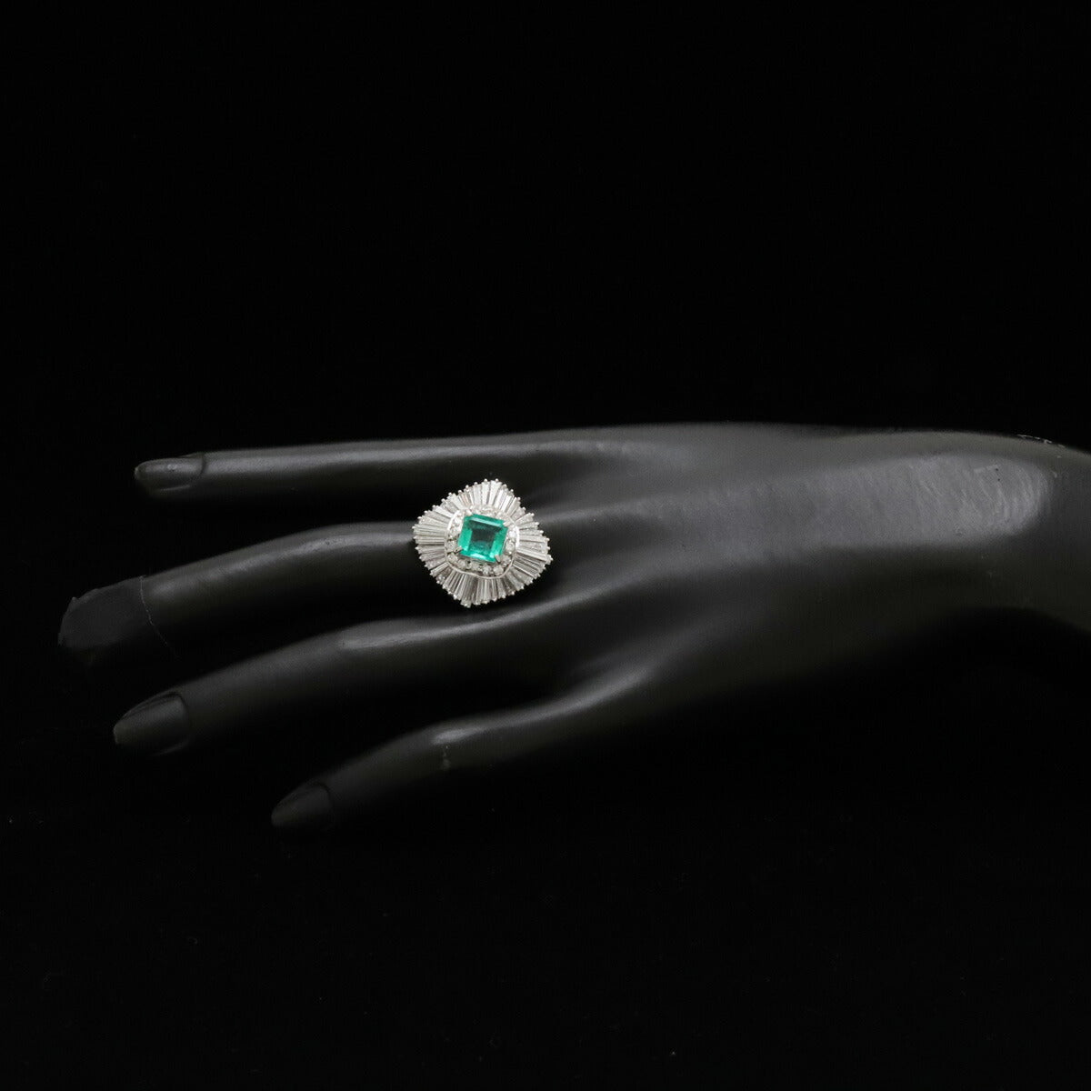 Emerald Diamond Platinum Ring Pt900